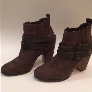 Crown Vintage suede brown boots